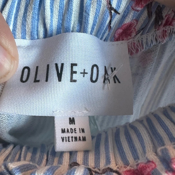 Olive & Oak Light Blue Stripe Floral Off the Shoulder Tie Medium Blouse NWT - Picture 5 of 7